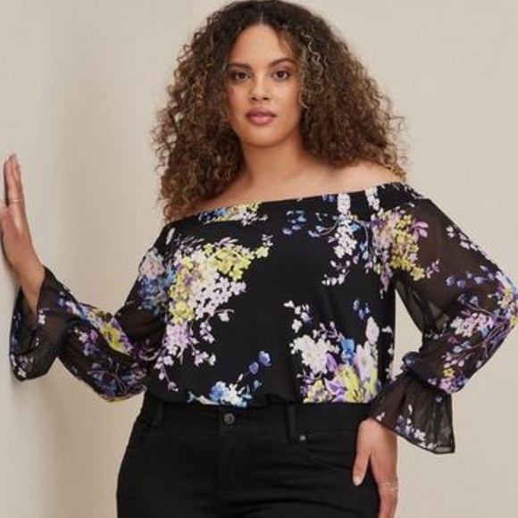 NWT!! TORRID floral off shoulder blouse, 1X. - Picture 1 of 9